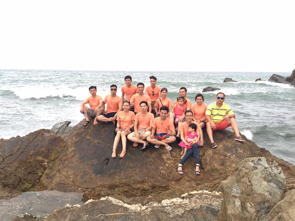 Xe điện Việt Thanh cho toàn bộ nhân viên đi nghỉ mát tại Cô Tô